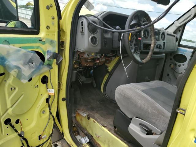 Ford Econoline E350 Super Duty Cutaway Van Image 2