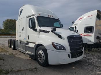  Salvage Freightliner Cascadia 1