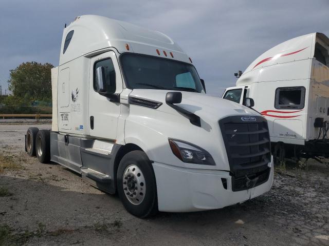  Salvage Freightliner Cascadia 1