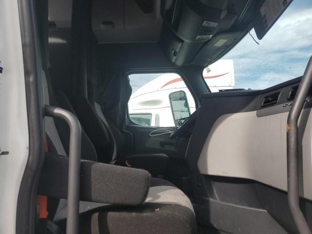 Freightliner Cascadia 1 Image 2