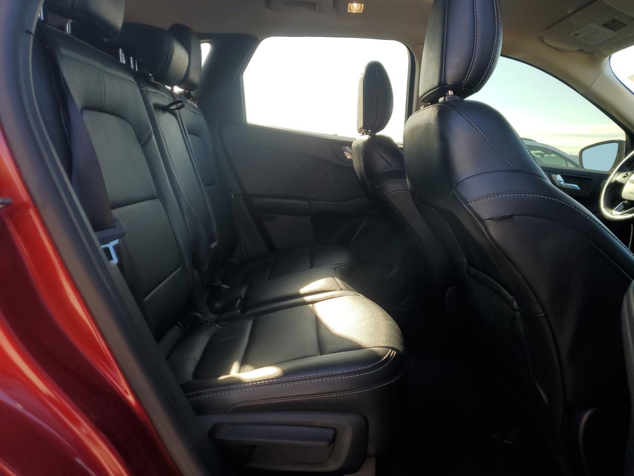 Ford Escape Titanium Image 13