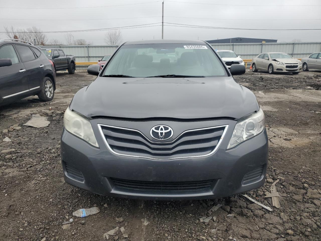 Toyota Camry Base Image 8