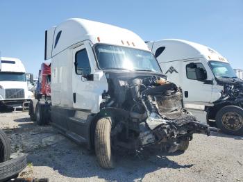  Salvage Freightliner Cascadia 1