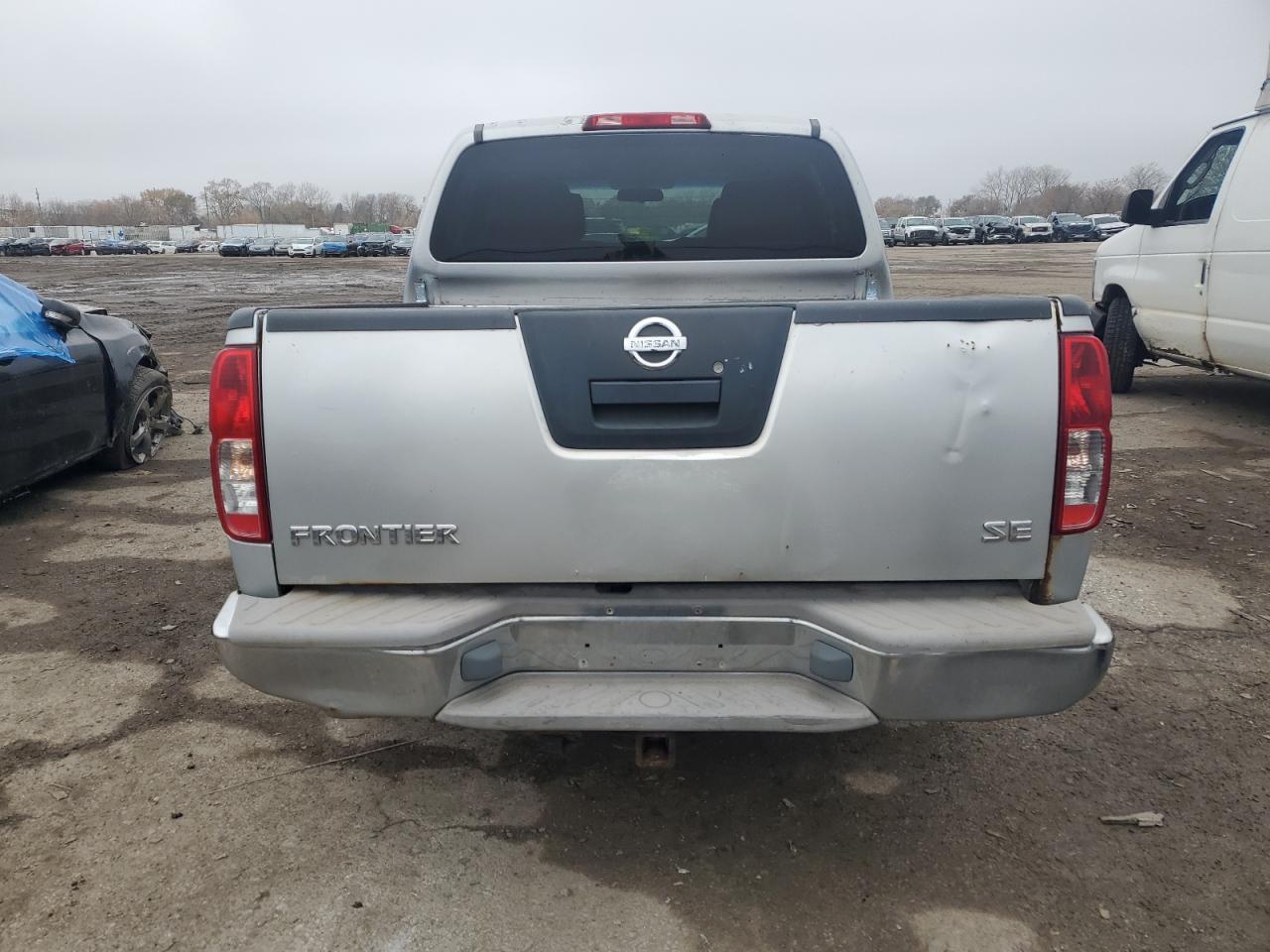 Nissan Frontier Crew Cab Le Image 4