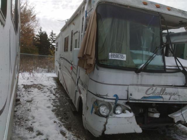  Salvage Workhorse Custom Cha Motorhome