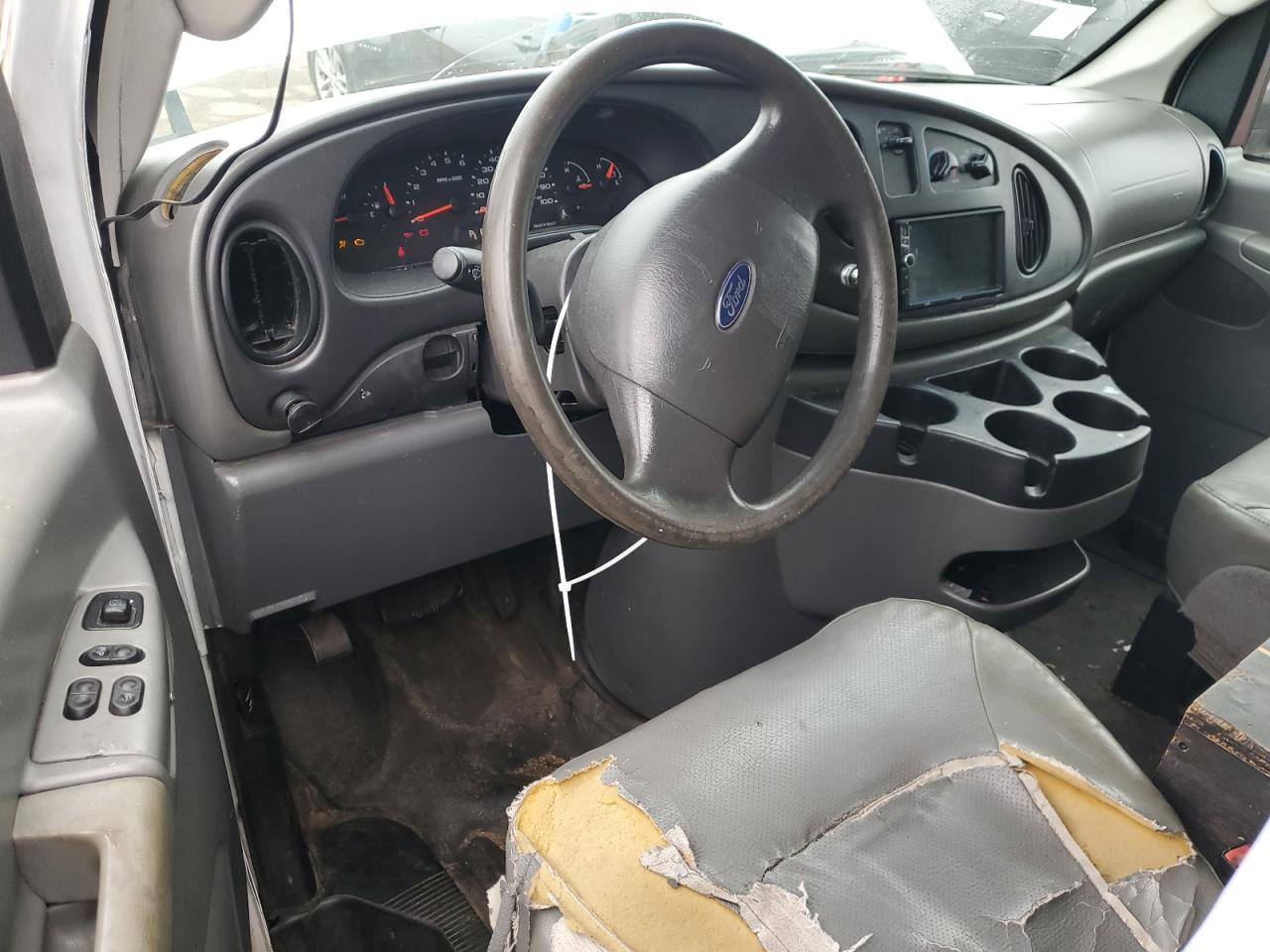 Ford E-250 E250 Van Image 11