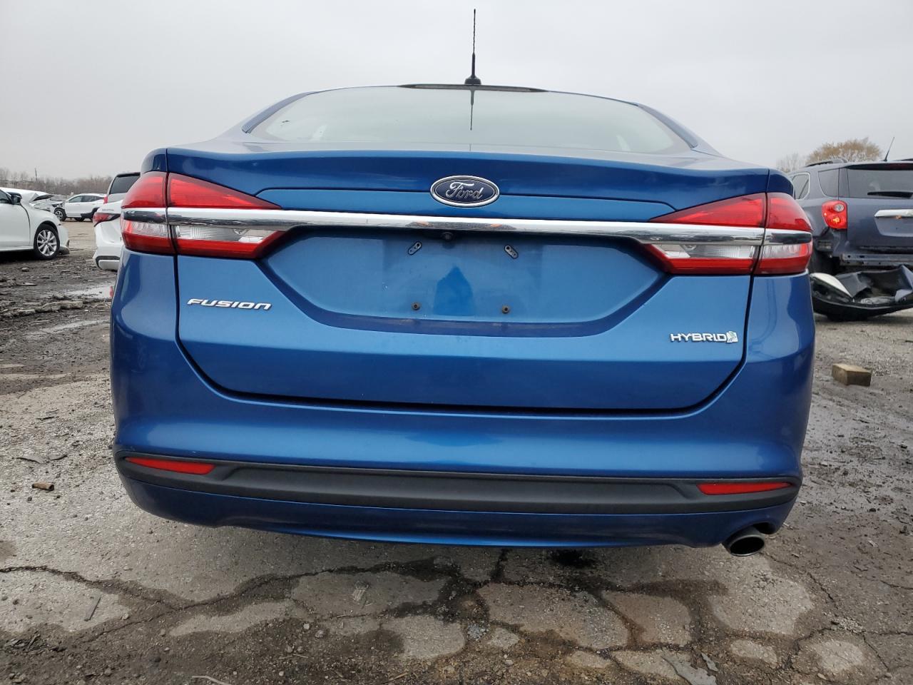 Ford Fusion S Hybrid Image 9