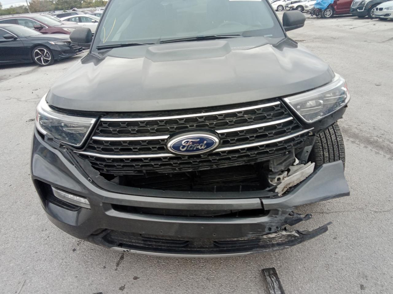 Ford Explorer Xlt Image 9