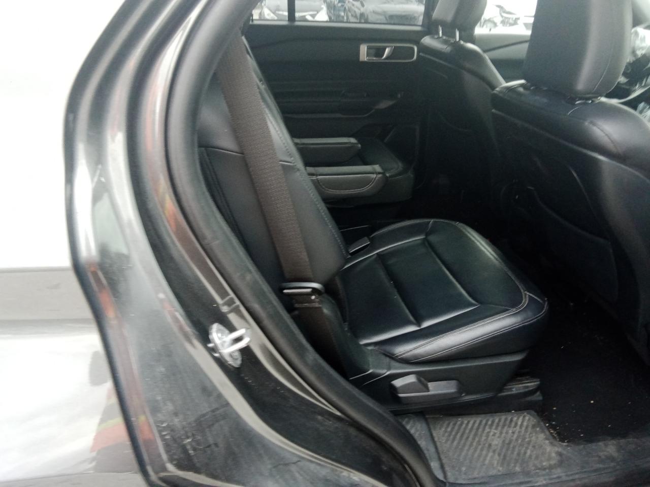 Ford Explorer Xlt Image 12