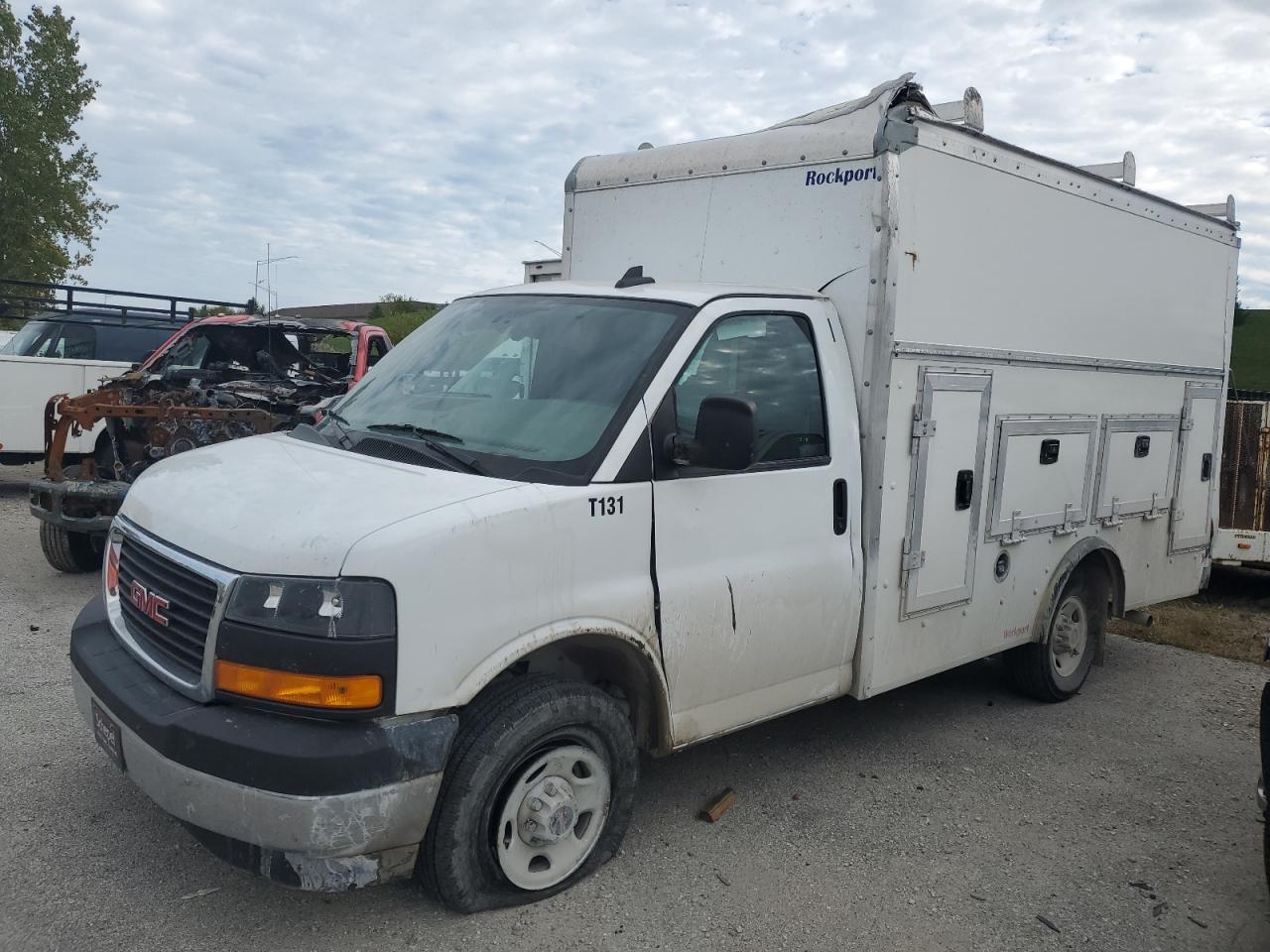 GMC Savana Cutaway G3500 Image 1