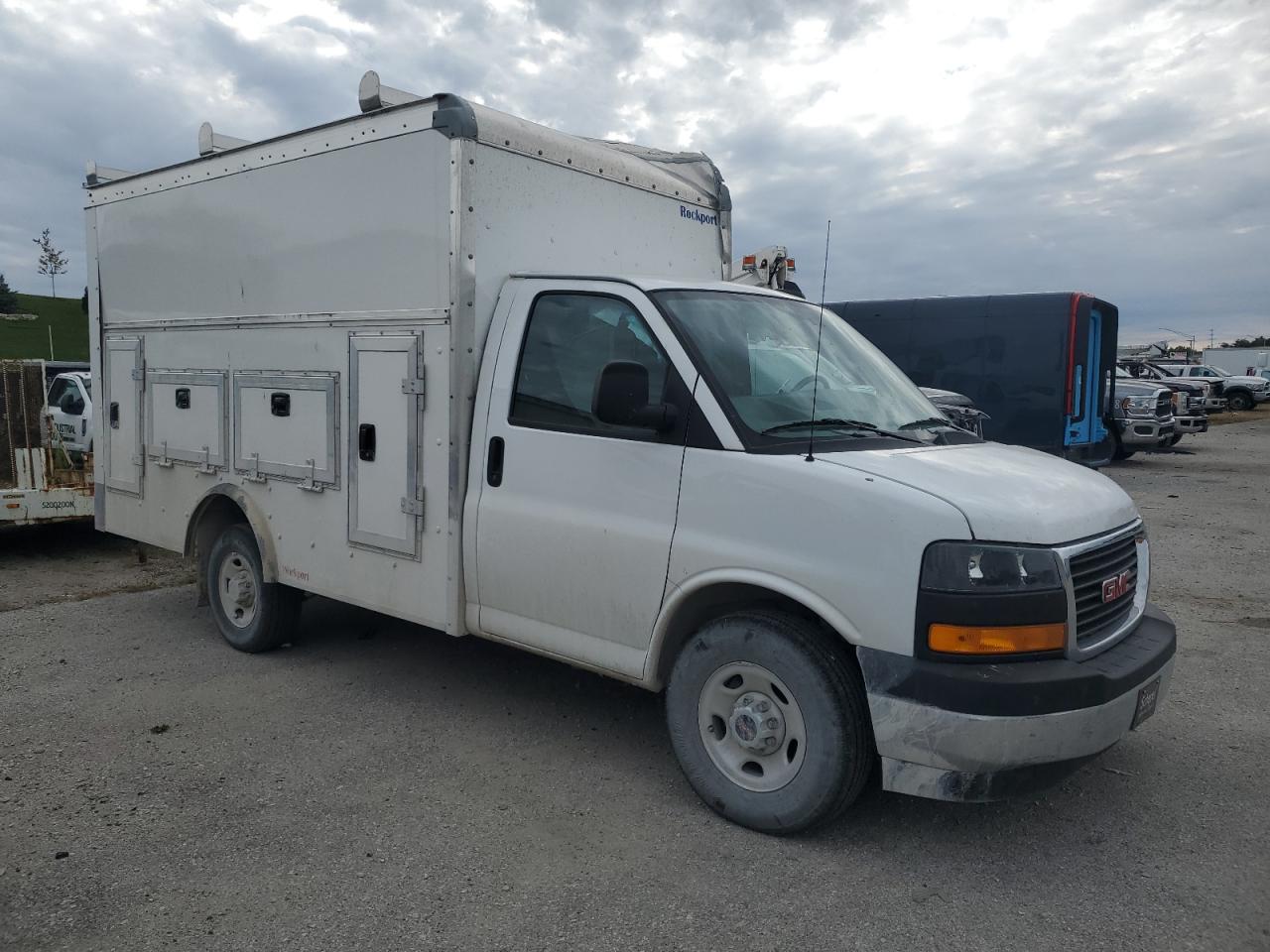 GMC Savana Cutaway G3500 Image 4