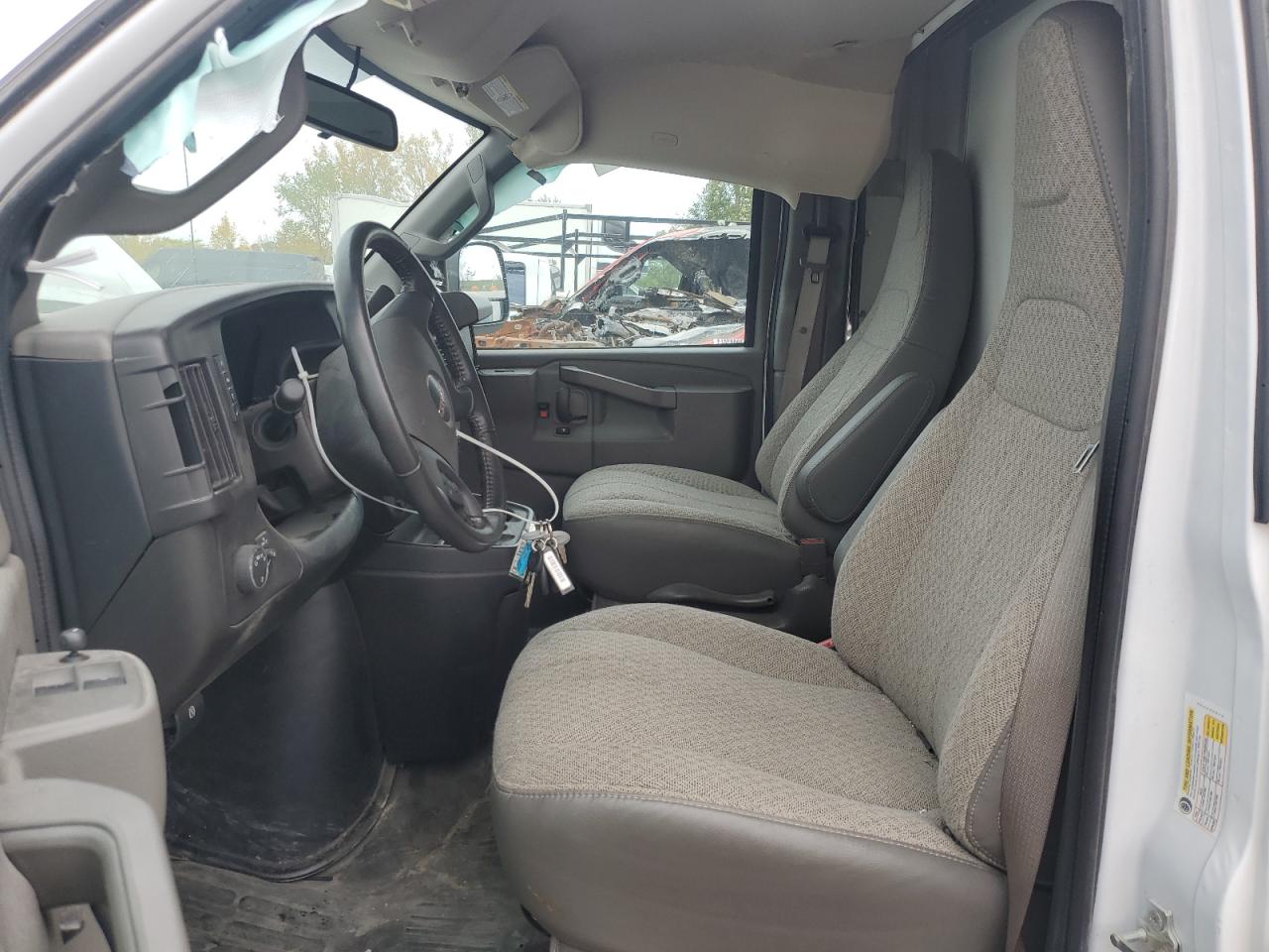 GMC Savana Cutaway G3500 Image 7