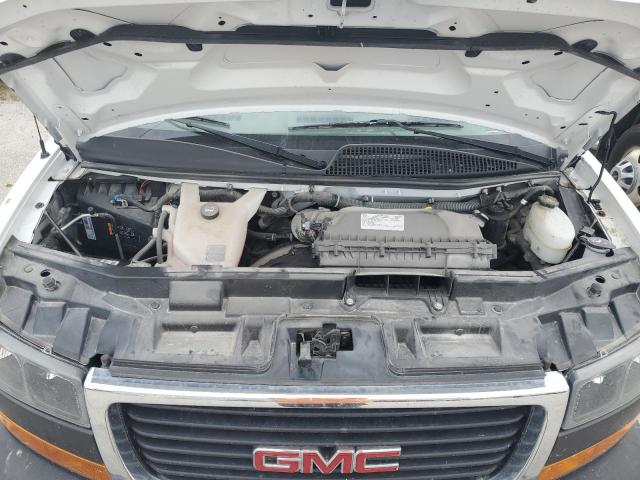 GMC Savana Cutaway G3500 Image 10