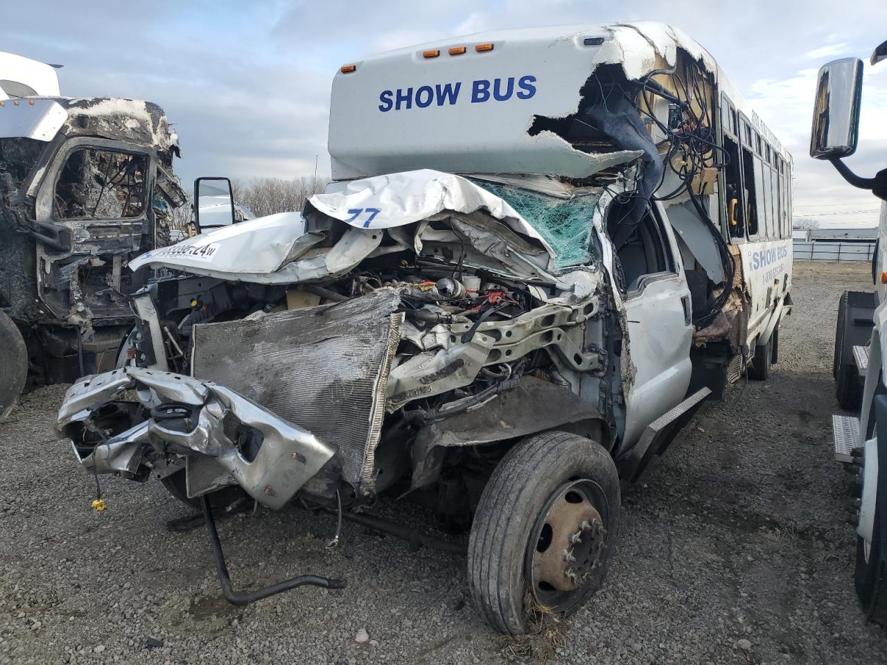 Ford F-550 Super Duty Image 3