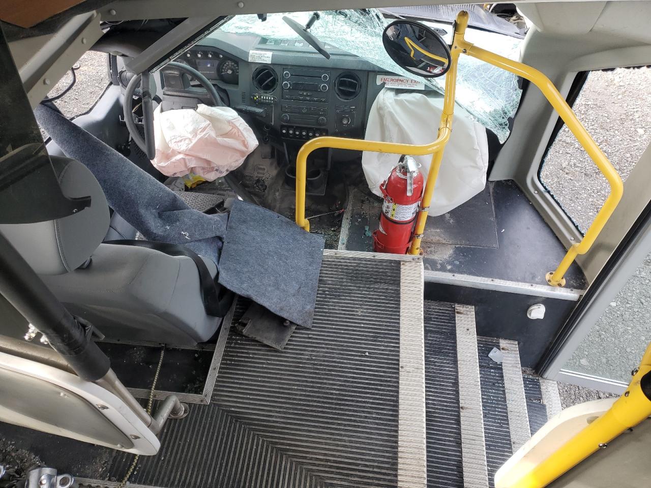 Ford F-550 Super Duty Image 10