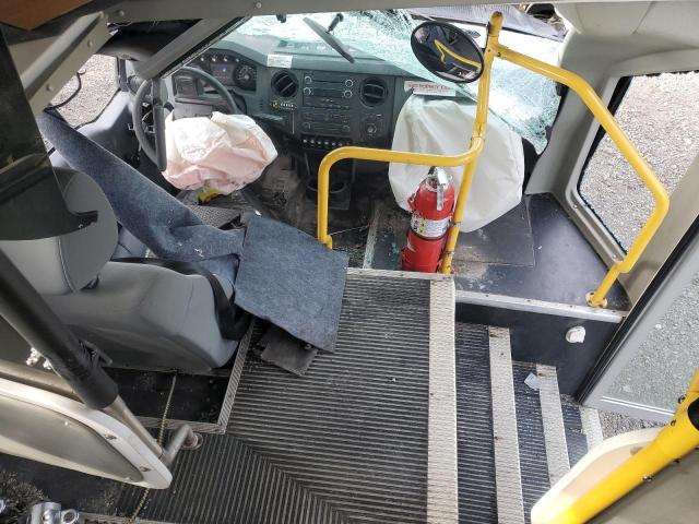 Ford F-550 Super Duty Image 10