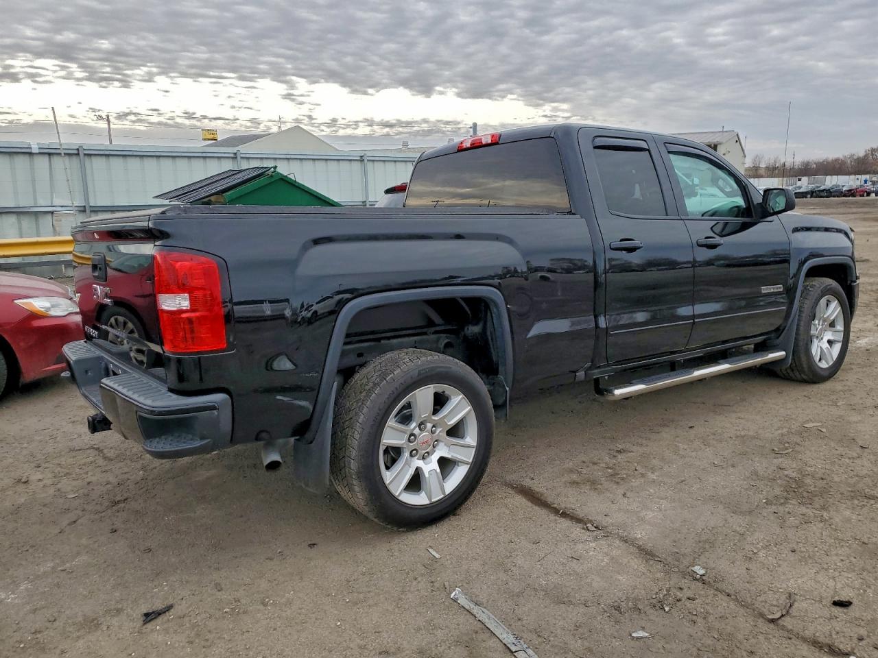 GMC Sierra C1500 Image 2