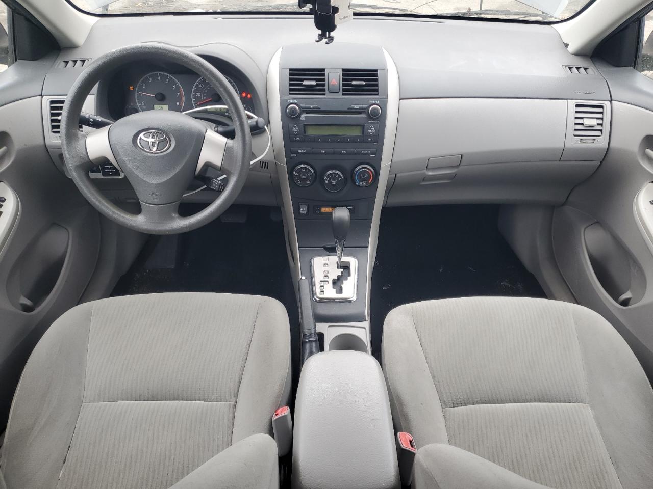 Toyota Corolla Base Image 6