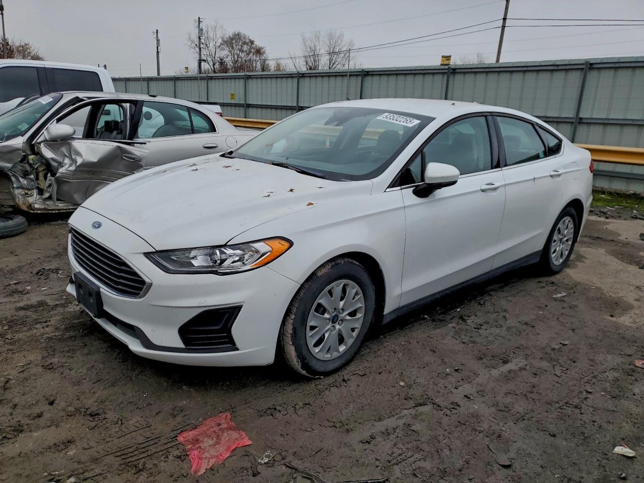Ford Fusion S Image 1