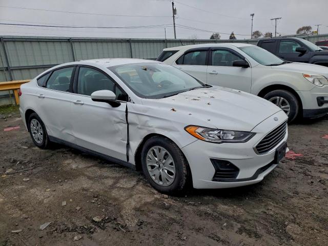 Ford Fusion S Image 5