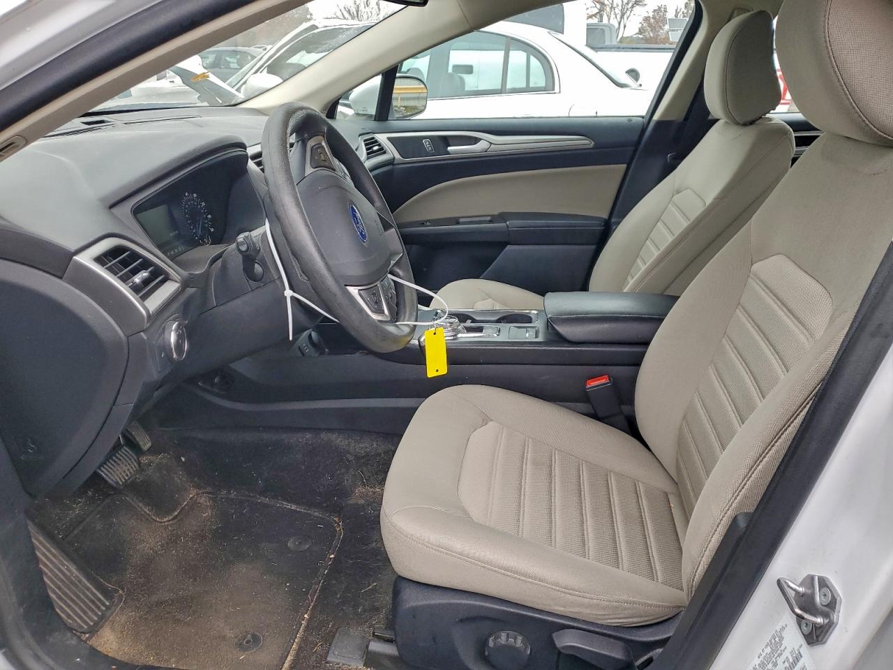 Ford Fusion S Image 10