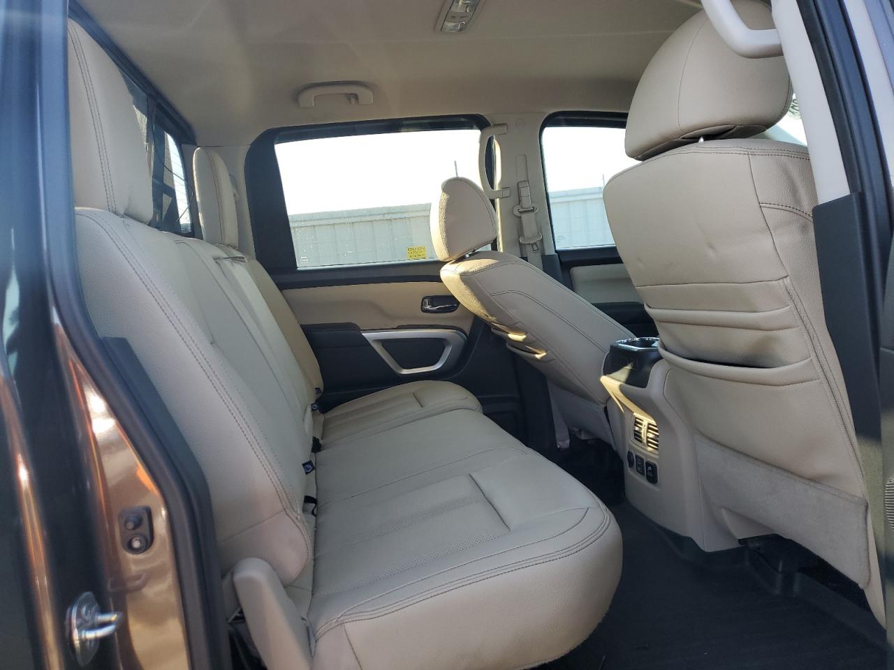 Nissan Titan Sv Image 7