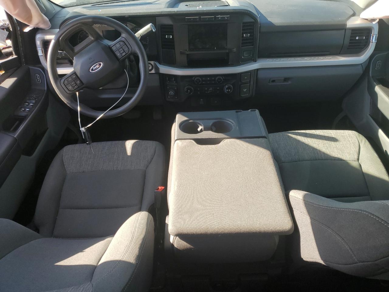 Ford F-350 Super Duty Image 3