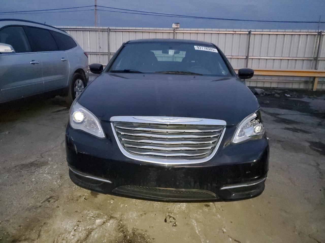 Chrysler 200 Lx Image 2