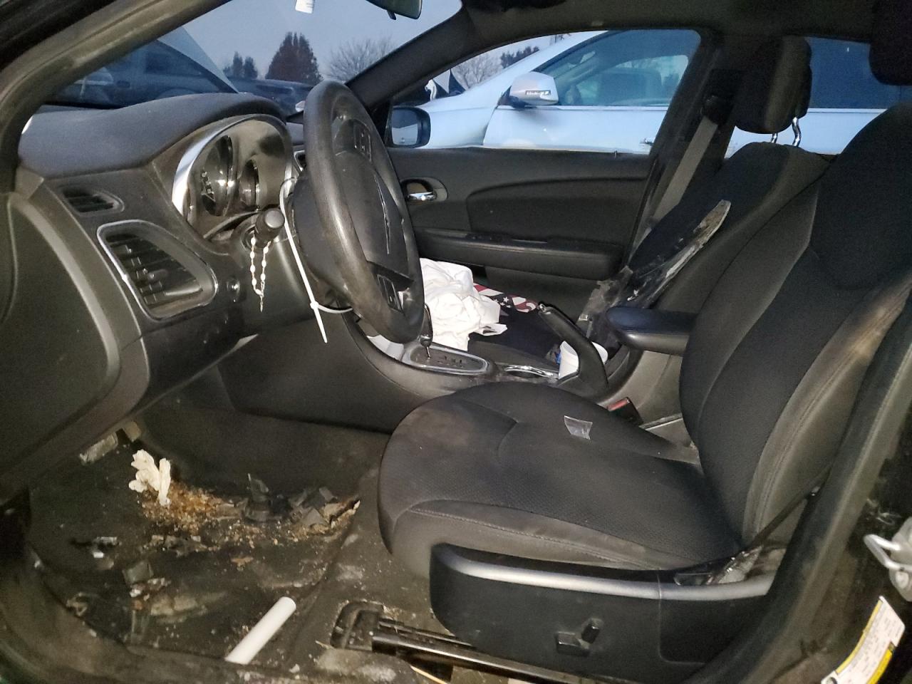 Chrysler 200 Lx Image 4