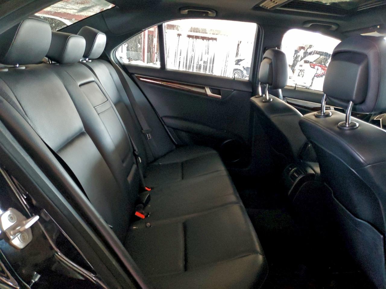 Mercedes-Benz C-Class 300 4matic Image 8