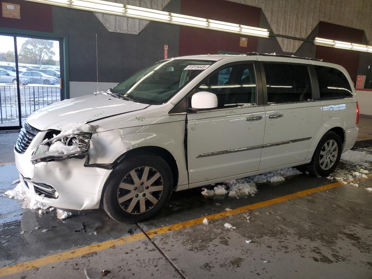 Chrysler Minivan Touring Image 1