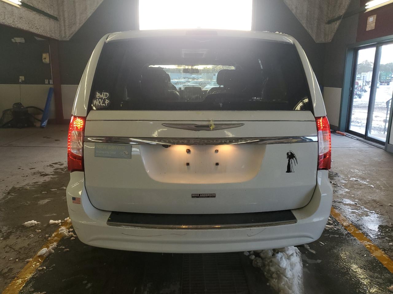 Chrysler Minivan Touring Image 5