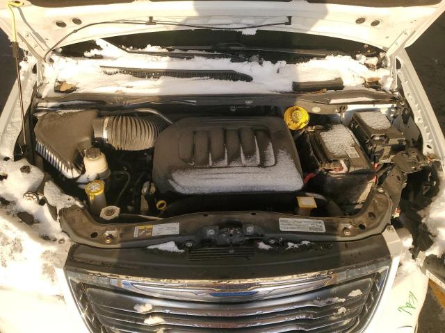 Chrysler Minivan Touring Image 11