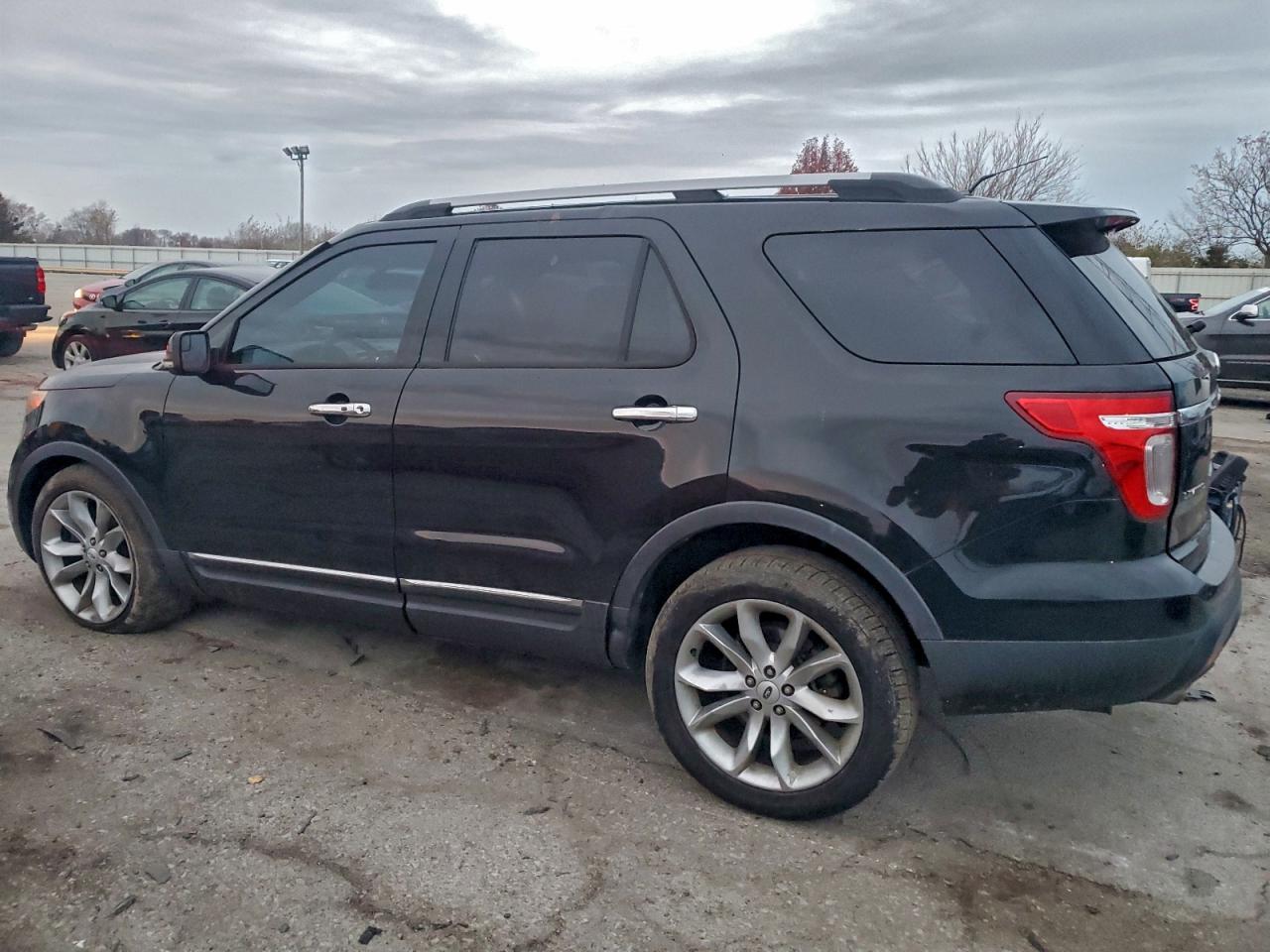 Ford Explorer Limited Image 13