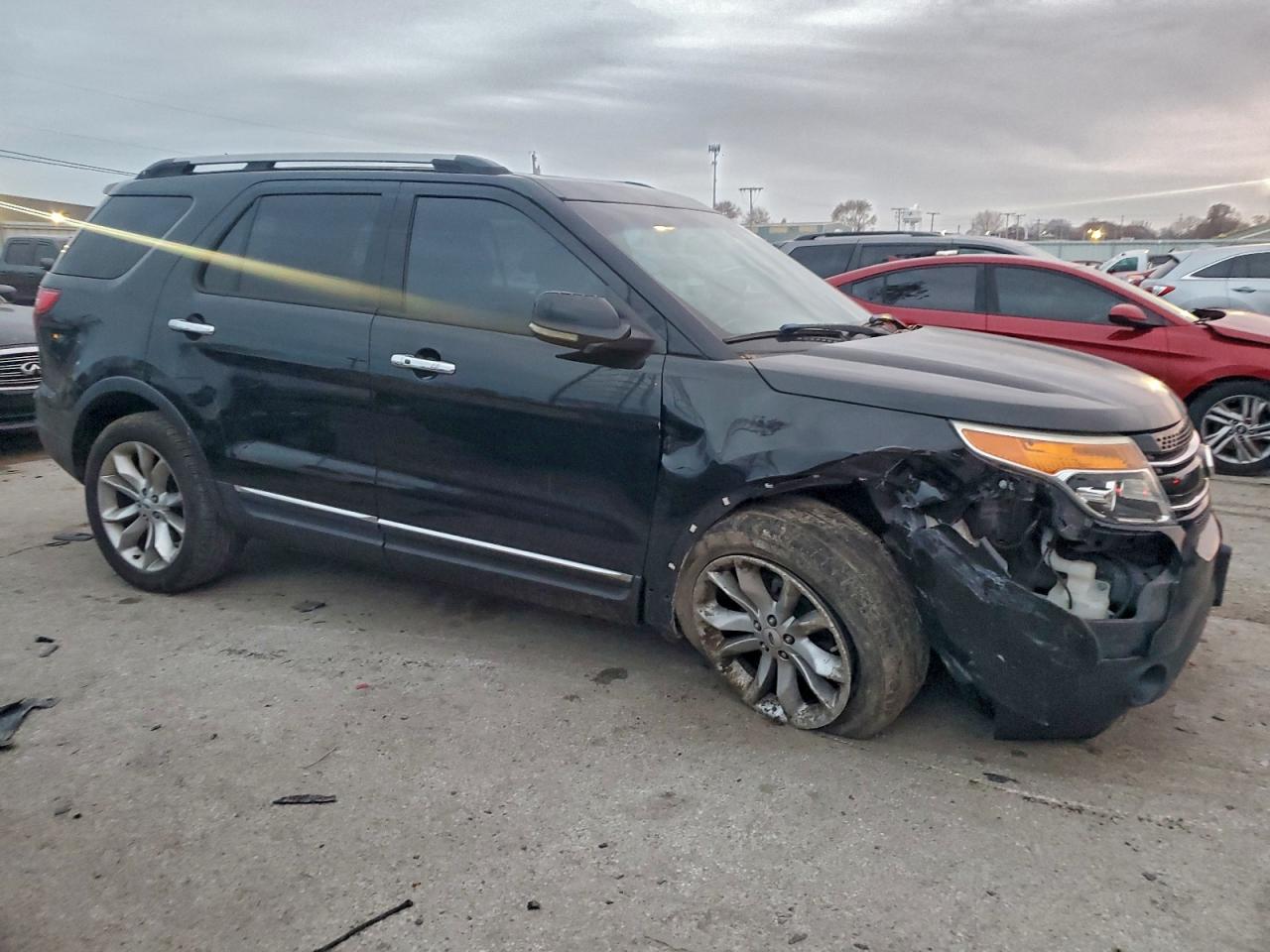 Ford Explorer Limited Image 4