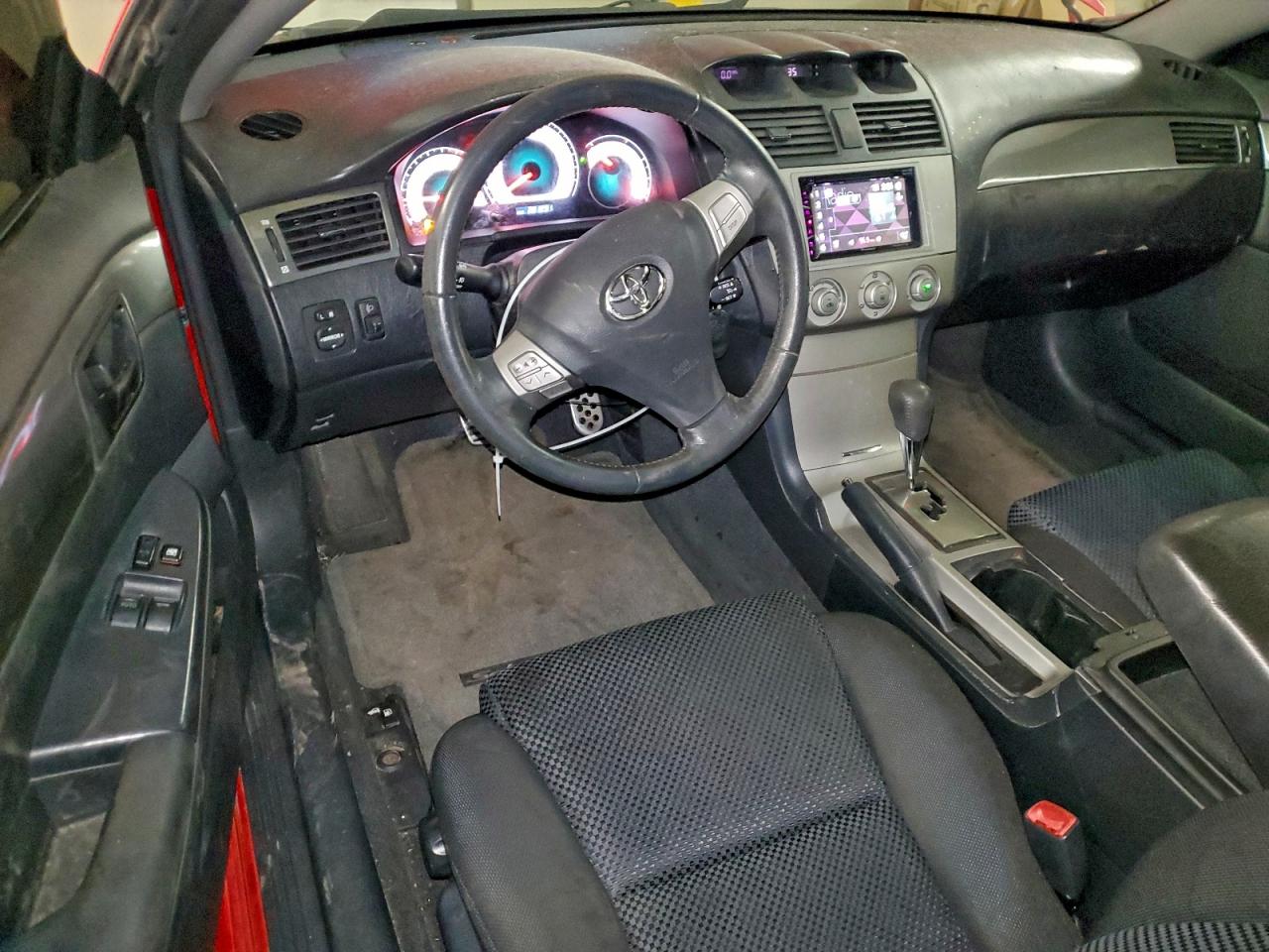 Toyota Camry Se Image 9