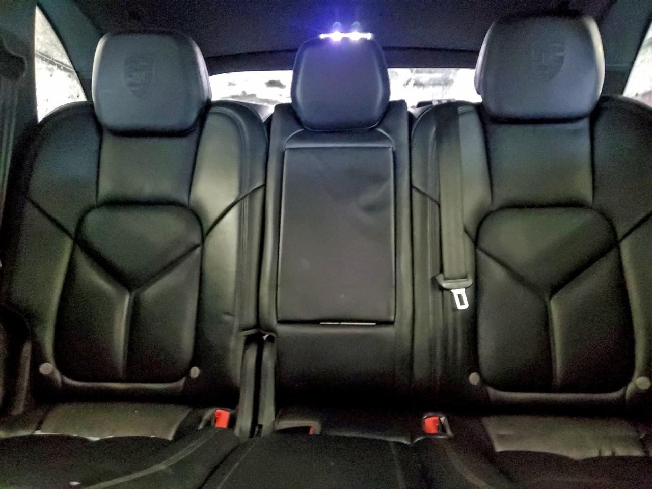 Porsche Cayenne Image 9