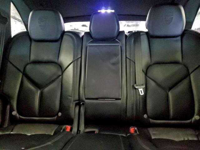Porsche Cayenne Image 9