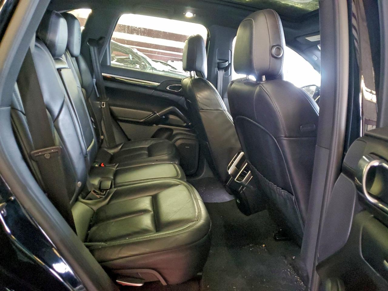 Porsche Cayenne Image 11