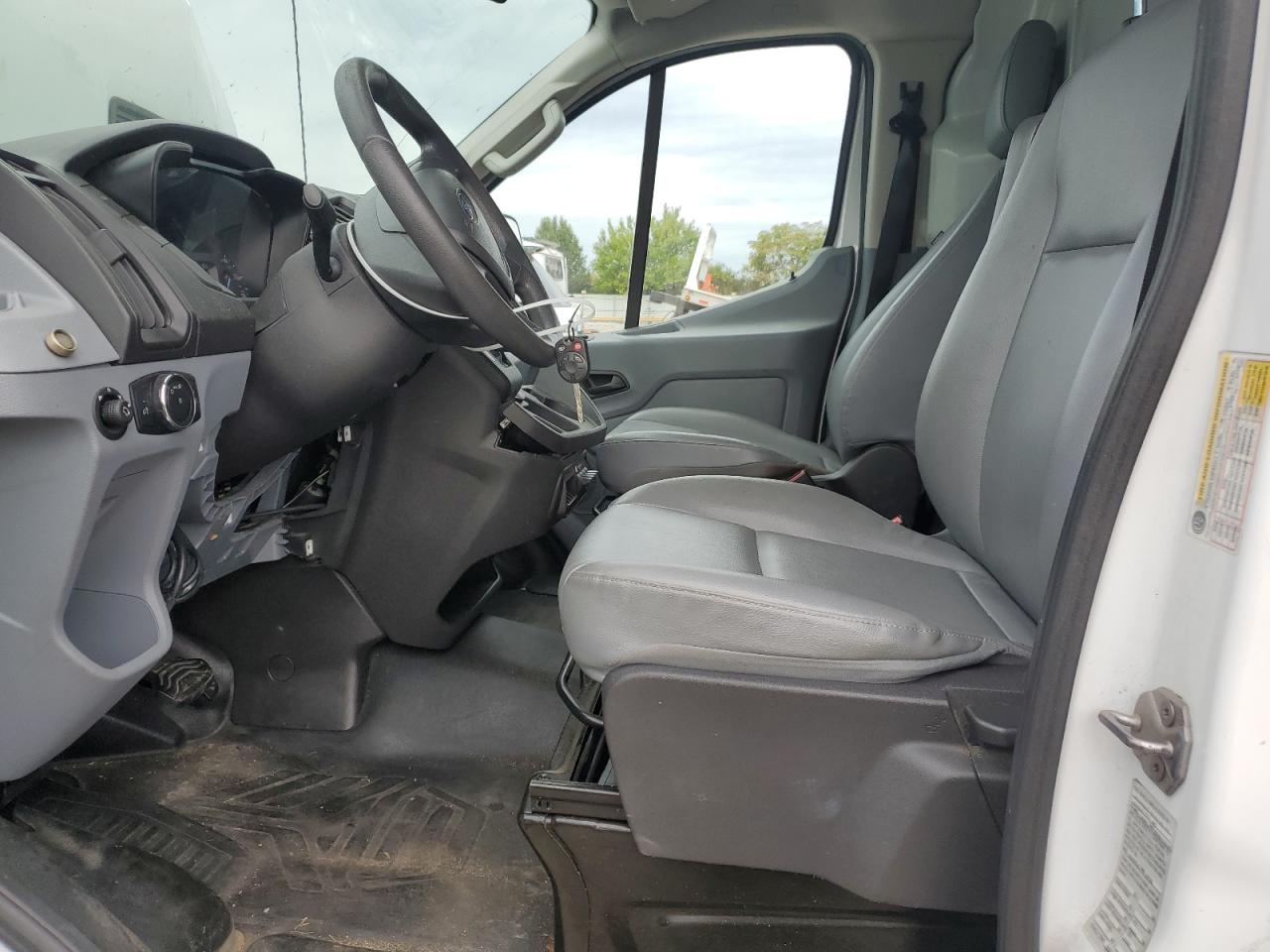 Ford Transit T-150 Image 8
