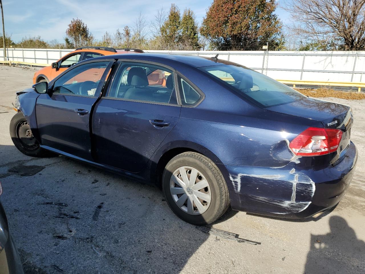 Volkswagen Passat S Image 7