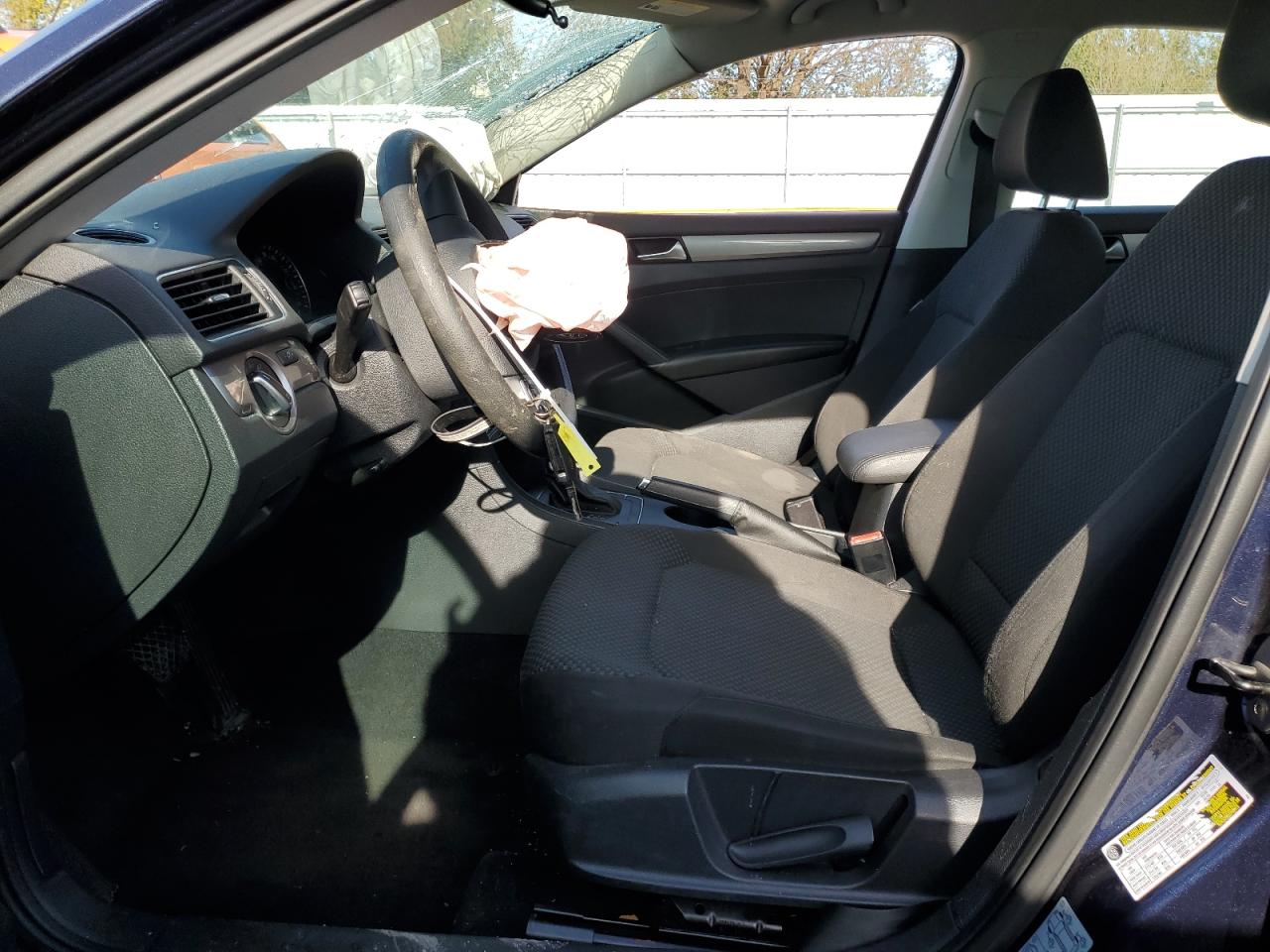 Volkswagen Passat S Image 6