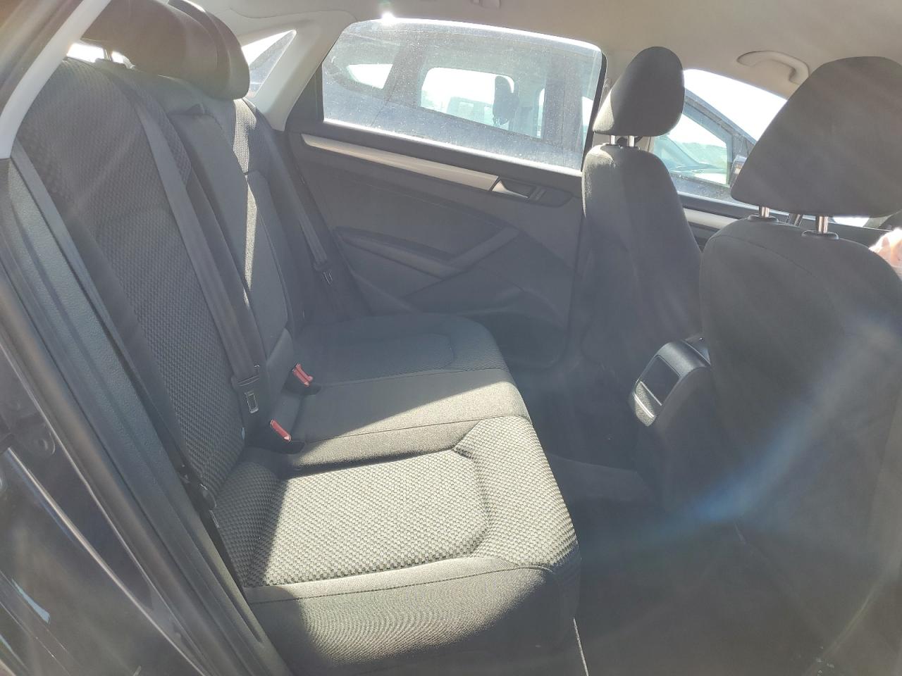 Volkswagen Passat S Image 5