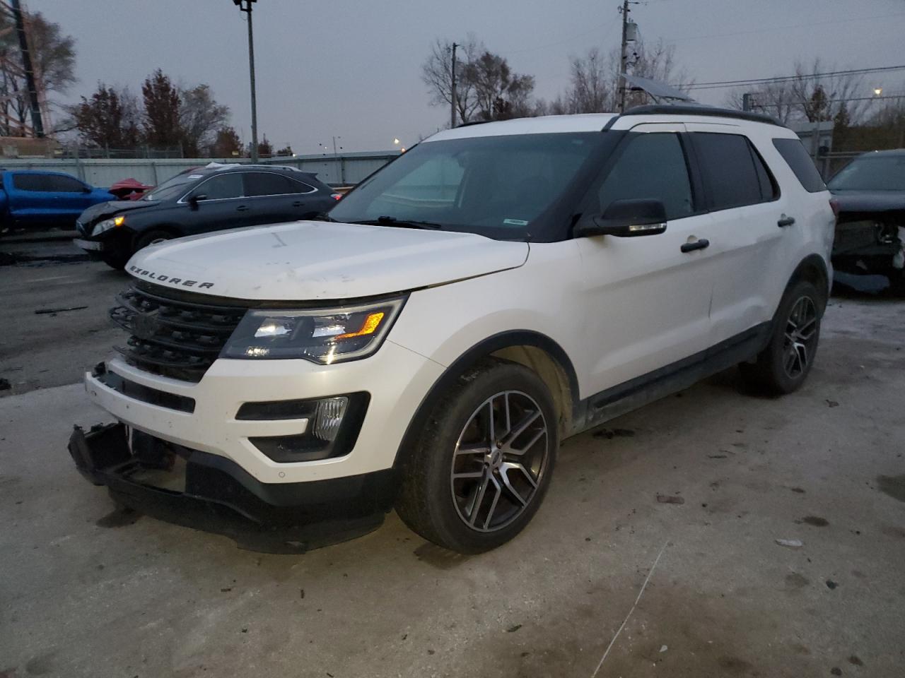 Ford Explorer Sport Image 1