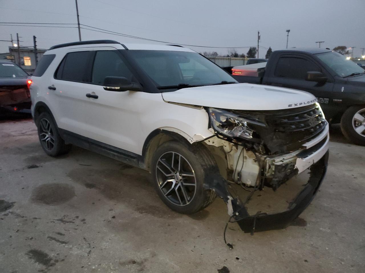 Ford Explorer Sport Image 8