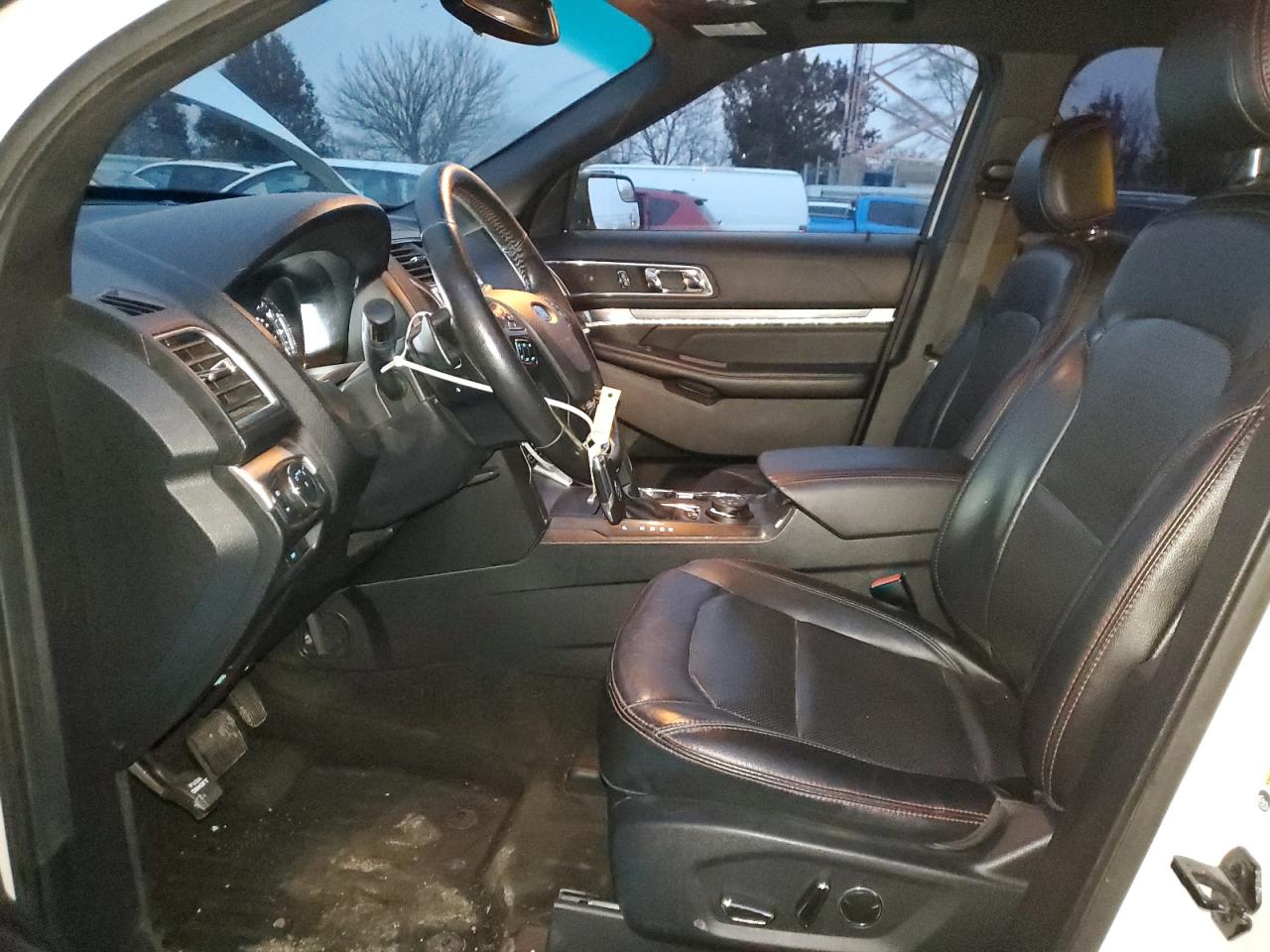 Ford Explorer Sport Image 5