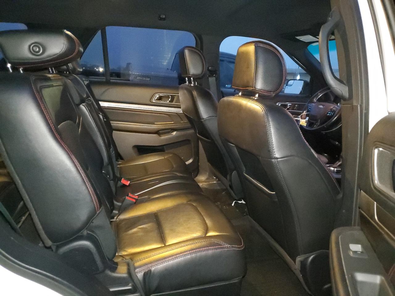 Ford Explorer Sport Image 4