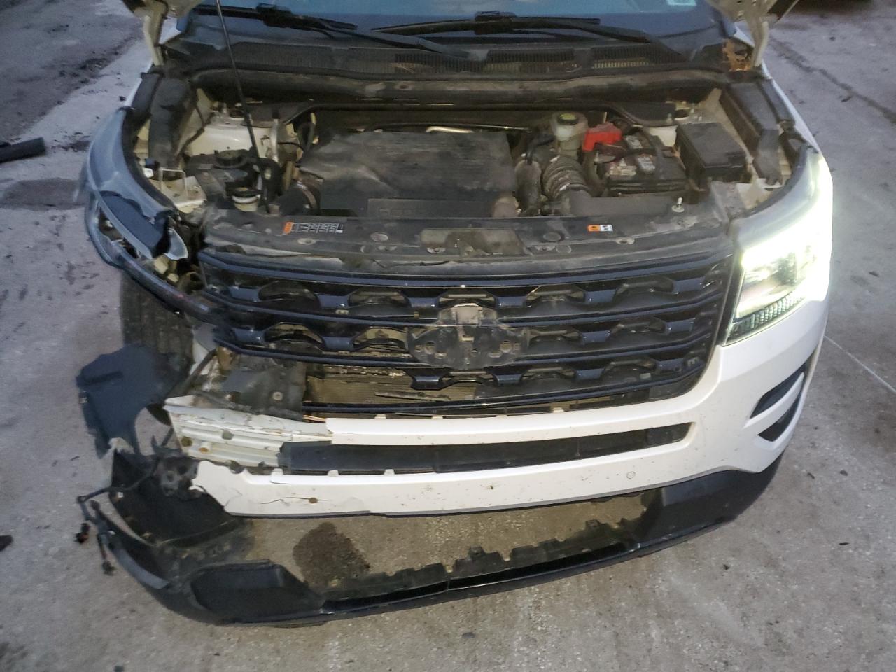 Ford Explorer Sport Image 10