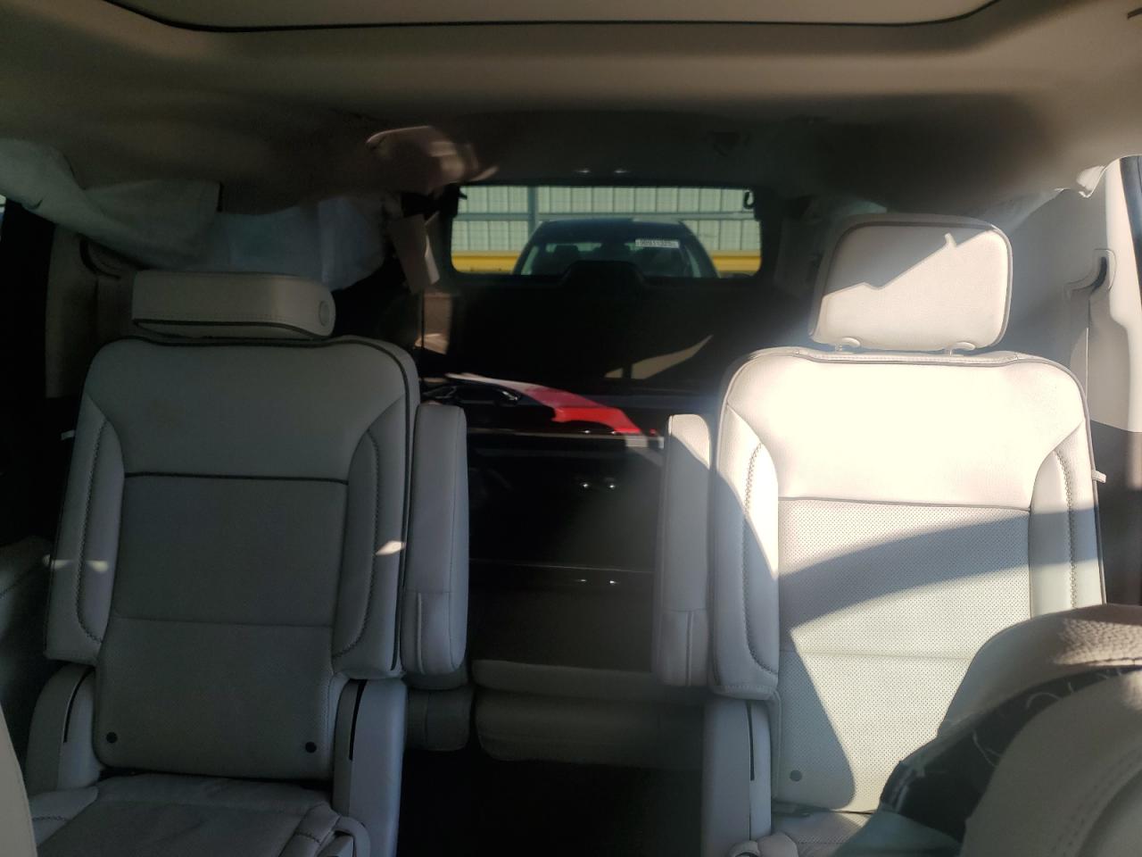 GMC Yukon Denali Image 10