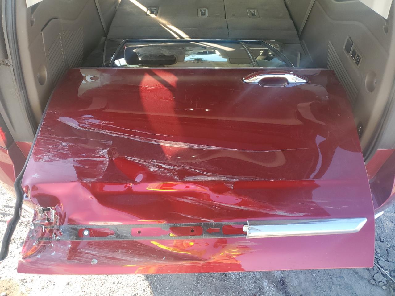 GMC Yukon Denali Image 14